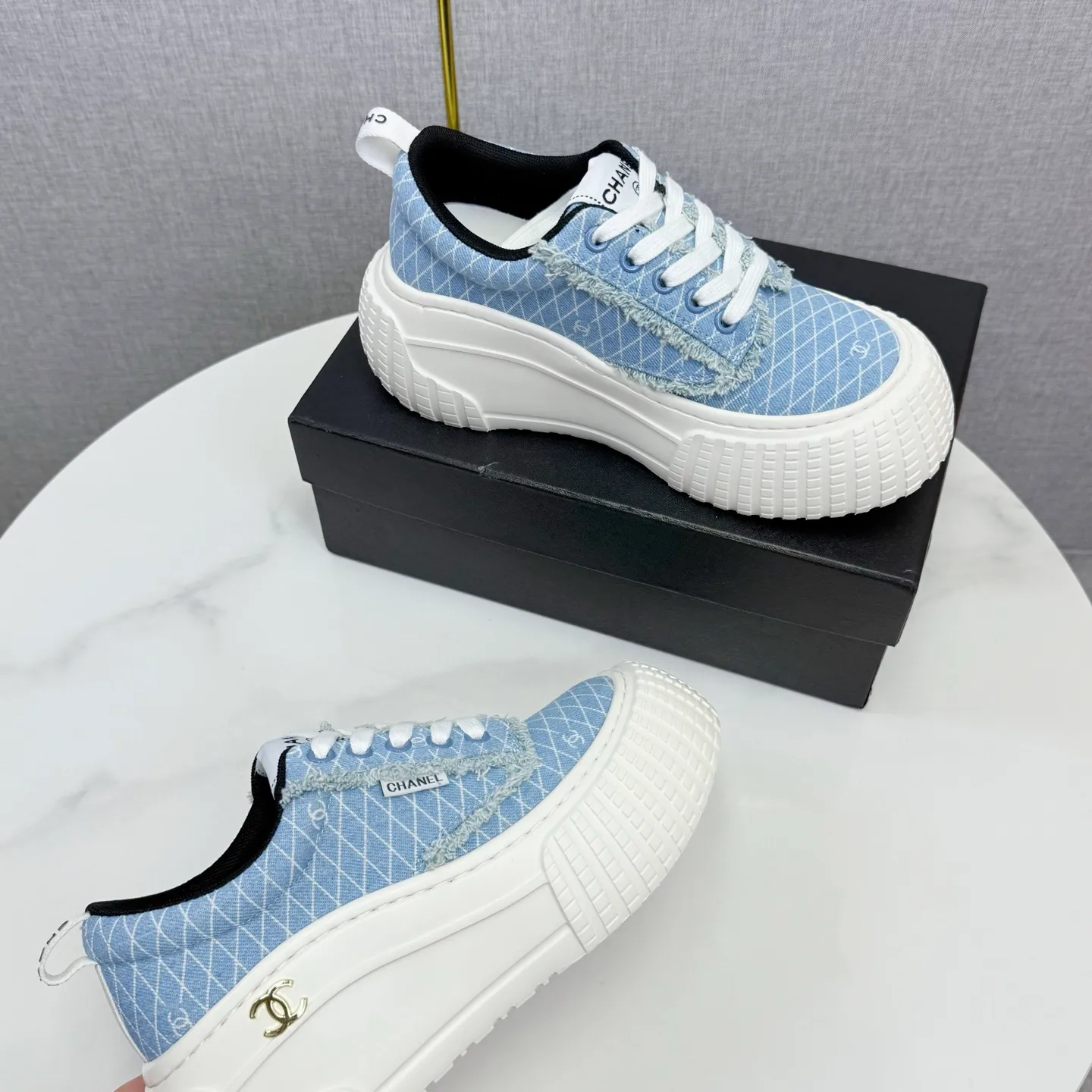 💕💕Factory direct selling price p640💕💕 Chanel Panda Shoes! 2025 counter's top casual sports shoes, this classic design; the upper is in the style of electric embroidery with various techniques; the outsole is fashionable and sporty; the unusual inclusion of a variety of color matching elements... The diversified mix and match is very good-looking and versatile, and can be used for leisure, fashion, sports, and outdoor... ꫛꫀꪝ Go➫ Materials: ❶Upper made of: original imported first-layer silk cowhide + original version waterproof cloth + original first-layer cowhide ❷Inner lining: Original Yangli+wang ❸ Outsole based on: Original TPU combination outsole Counter boutique packaging complete set for women 35–41